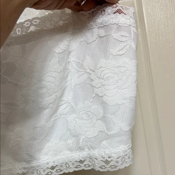 Pure Style Lace Crop Top White Semi-Sheer Gorgeous Rose Floral Lace Overlay M - Picture 6 of 10